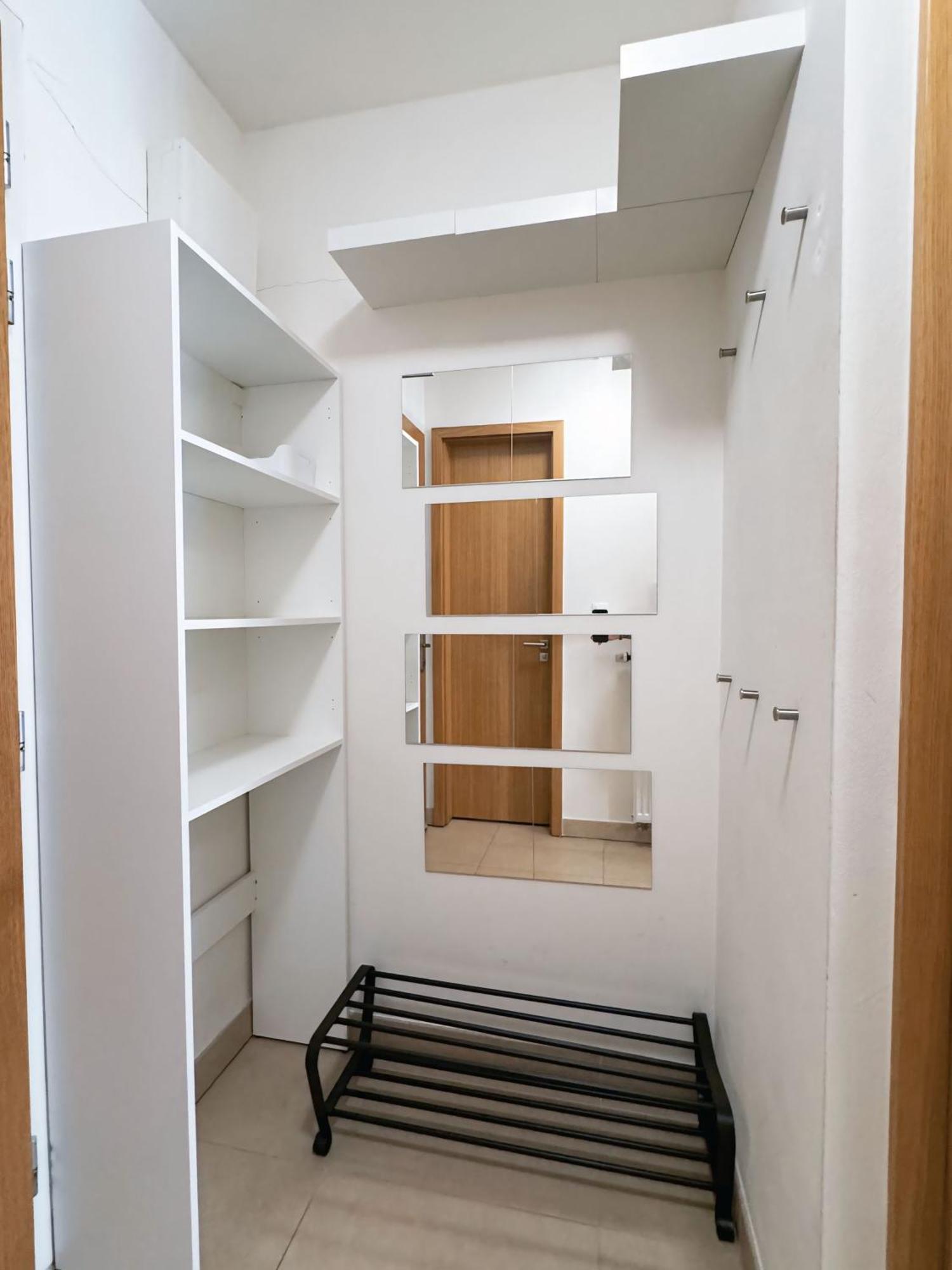 Apartment Convenient, Simple And Stylish